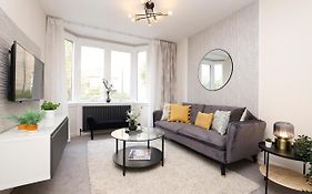 Joivy Modern 1 Bed Flat In West End, Close To Princes Gardens